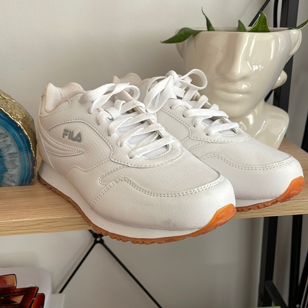 NEW Chunky white Fila shoes